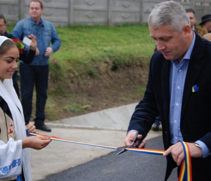 Modernizare drumuri, extindere reţea de apă şi canalizare, after school, realizate cu fonduri europene la Aninoasa