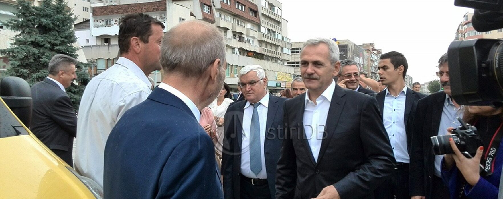 Liviu Dragnea a înmânat cheile de la 12 microbuze şcolare unor primari dâmboviţeni