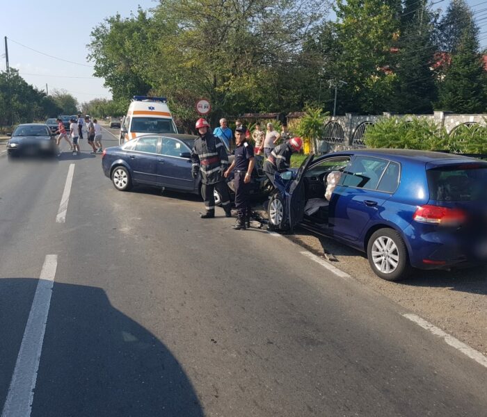 Dâmboviţa: Accident cu cinci răniţi pe DN 71 la Bâldana, un şofer a adormit la volan