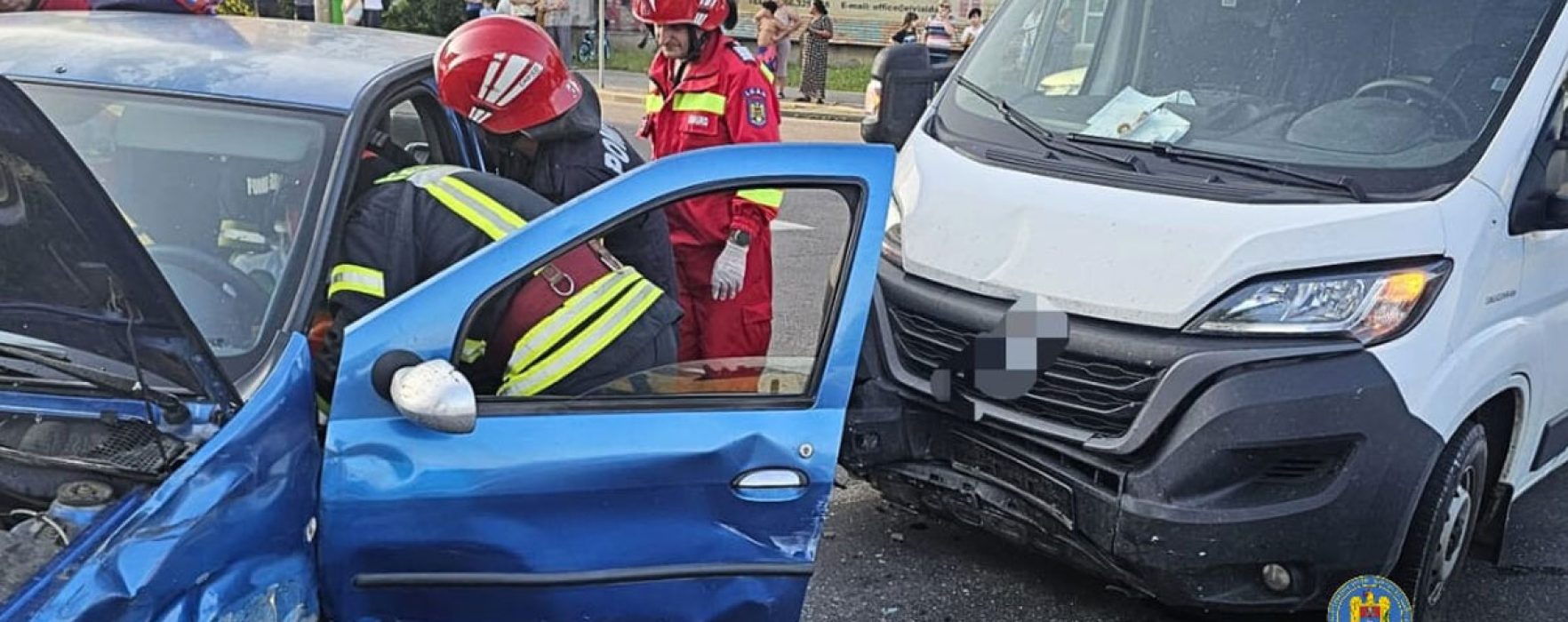 Târgovişte: Accident între o autoutilitară şi un autoturism, trei răniţi