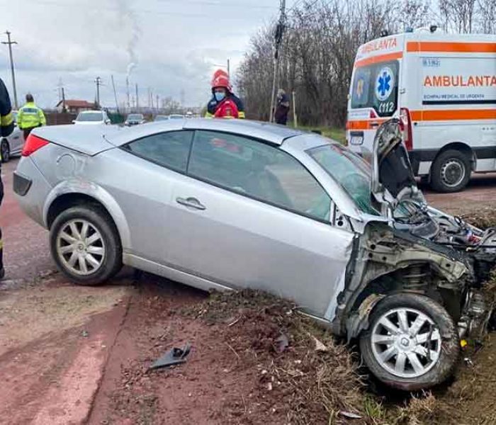 Dâmboviţa: Trei persoane rănite într-un accident pe DN 71, la Aninoasa