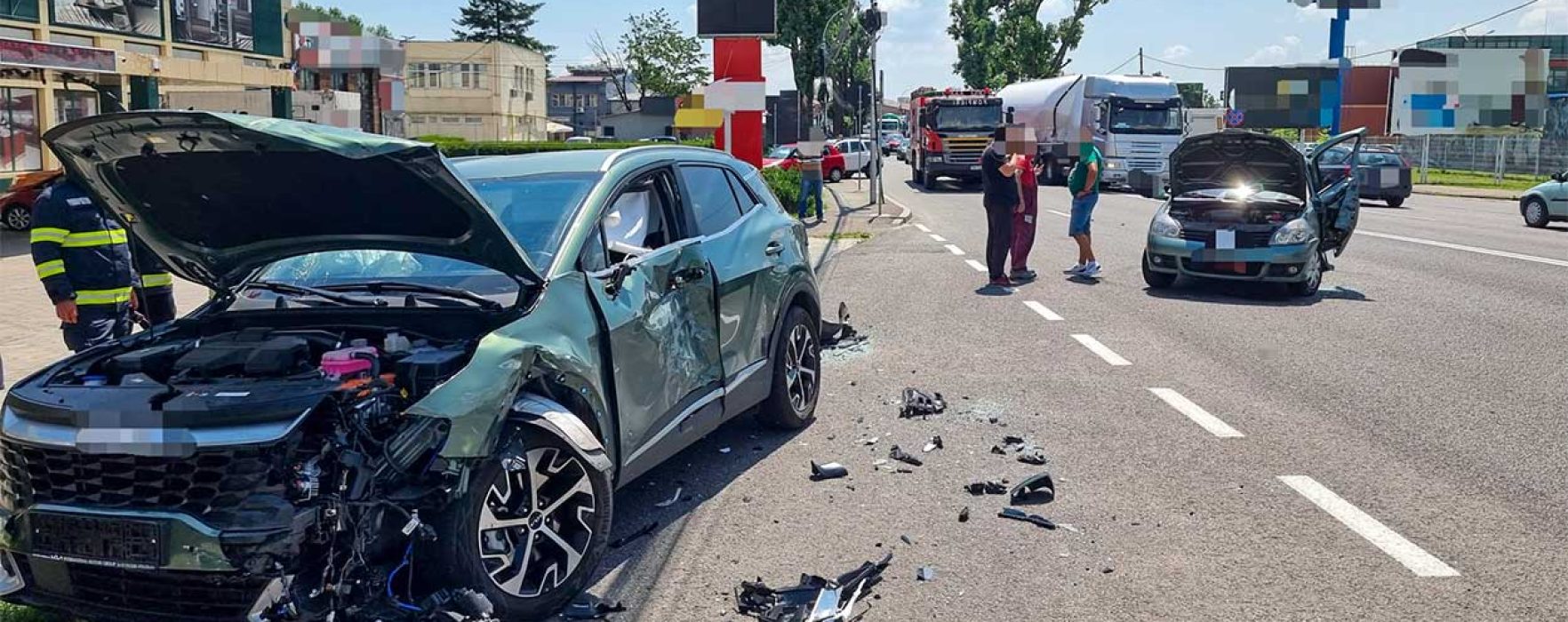 Târgovişte: Două autoturisme şi un TIR implicate într-un accident, doi bărbaţi au fost răniţi