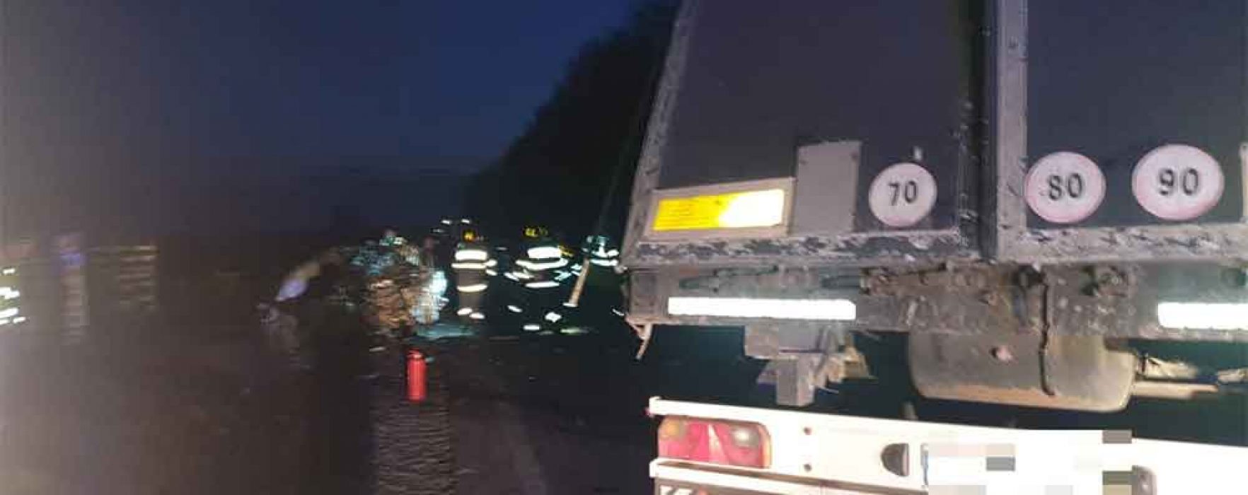 Dâmboviţa: Accident între un TIR şi un autoturism pe DN72, la Şuţa Seacă; o persoană decedată [video]