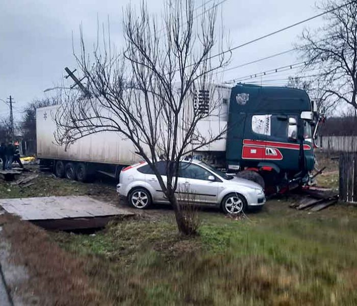 Dâmboviţa: Un autocamion şi trei autoturisme implicate într-un accident la Crângaşi, o persoană a murit