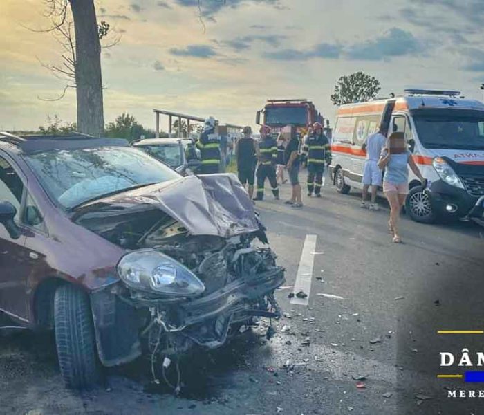 Dâmboviţa: Accident cu patru maşini şi o motocicletă pe DJ 711; trei persoane au fost rănite