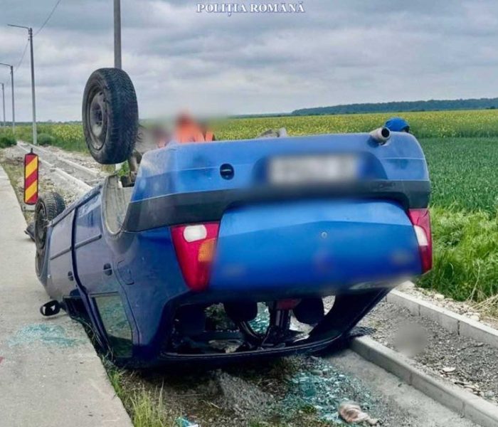 Dâmboviţa: Maşină răsturnată în Conţeşti, o fată a fost rănită
