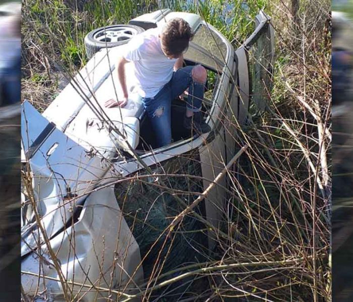 Dâmboviţa: Şofer de 19 ani, cu 182 km/h în localitate, nu a oprit la semnalul poliţiştilor şi a făcut accident