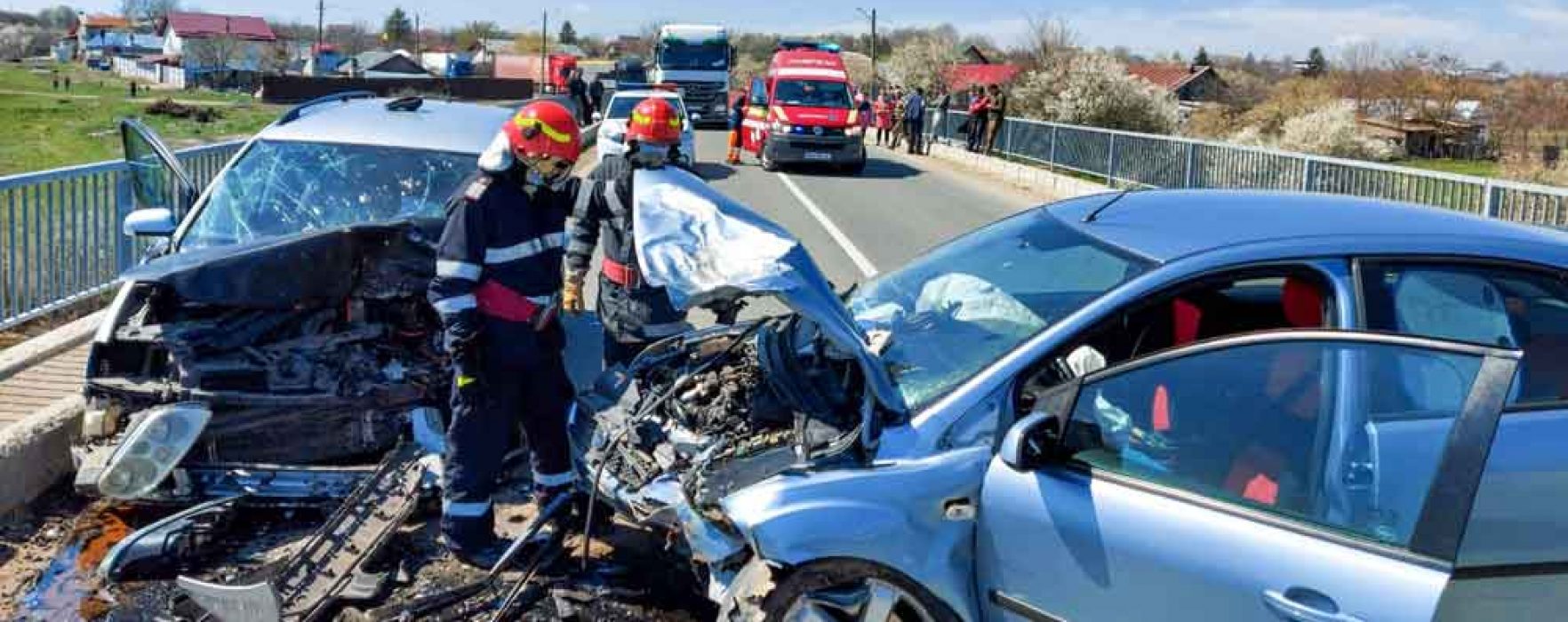 Dâmboviţa: Cinci adulţi şi un copil răniţi într-un accident la Corbii Mari (video)