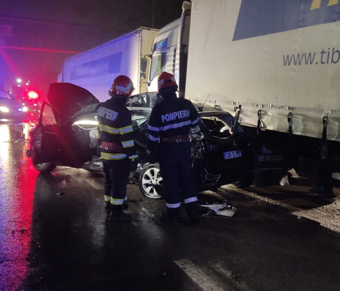 Dâmboviţa: Doi morţi şi un rănit într-un accident pe DN 71, între un autoturism şi un TIR