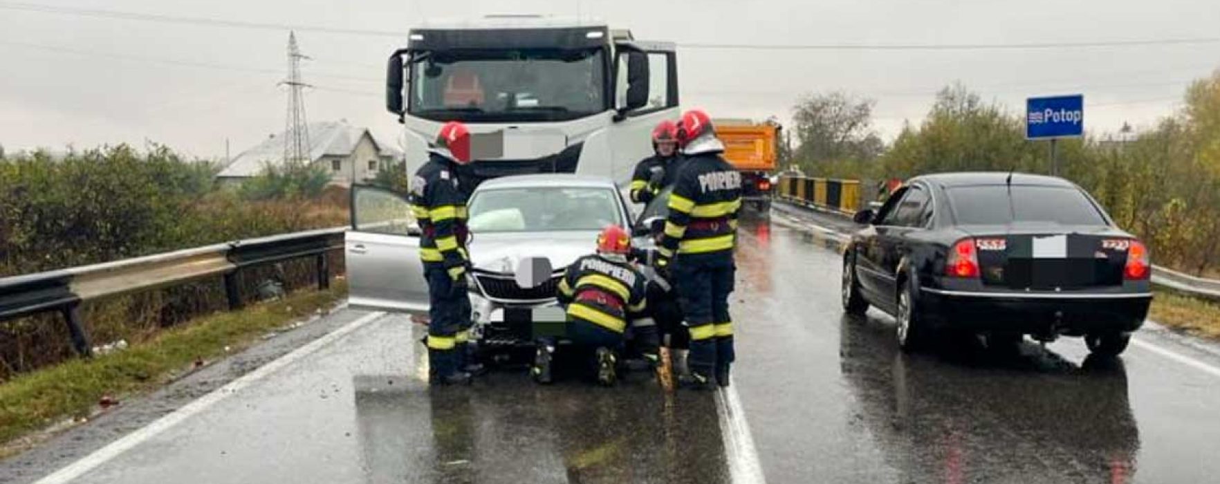 Dâmboviţa: Accident pe DN 72 între două maşini şi un TIR, doi răniţi