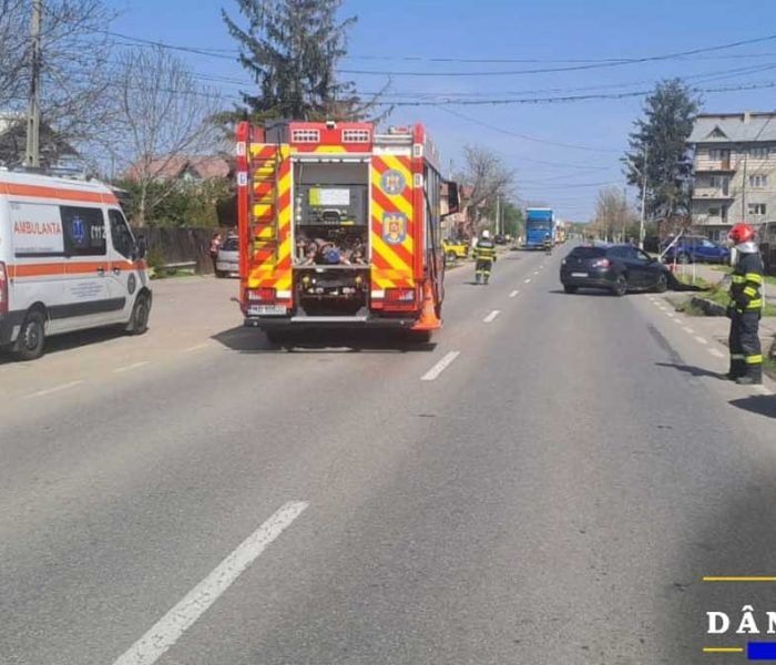 Dâmboviţa: Accident pe DN 72 în Găeşti – o maşină a lovit o ţeavă de gaze şi una un stâlp electric; 50 de persoane evacuate