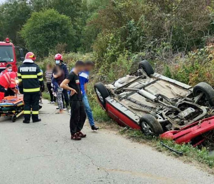 Dâmboviţa: Accident la Gura Foii, o maşină răsturnată