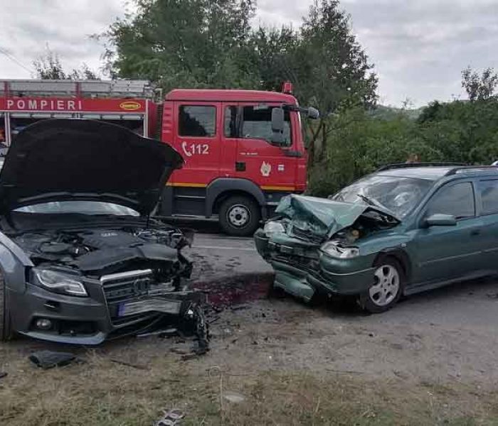 Dâmboviţa: Trei persoane rănite într-un accident la Iedera