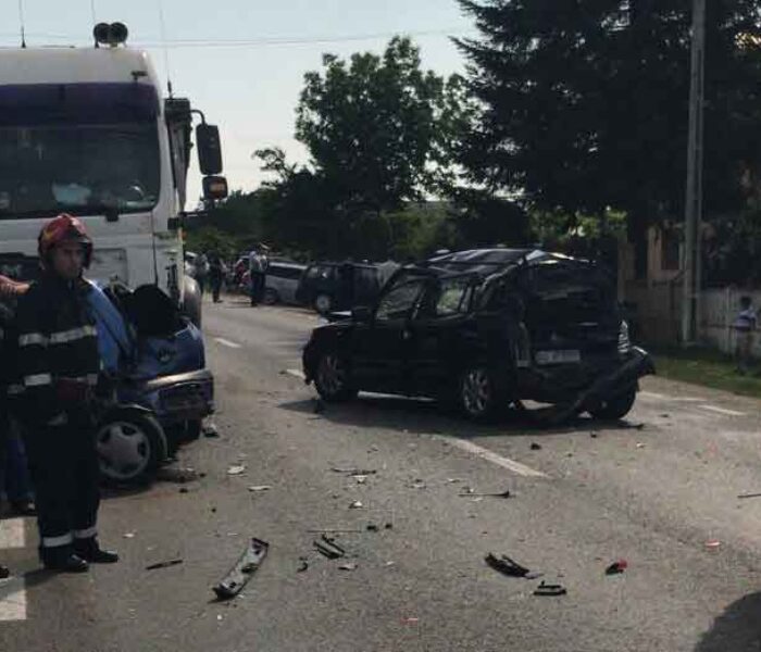 Dâmboviţa: Trafic blocat pe DN 72 Târgovişte-Găeşti, în zonă a avut loc un accident cu cinci autovehicule implicate