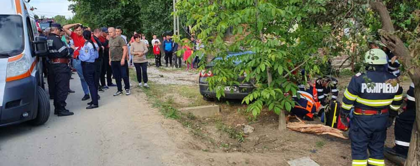 Dâmboviţa: O maşină a derapat în curbă, a intrat într-o curte şi a omorât o femeie de 85 de ani