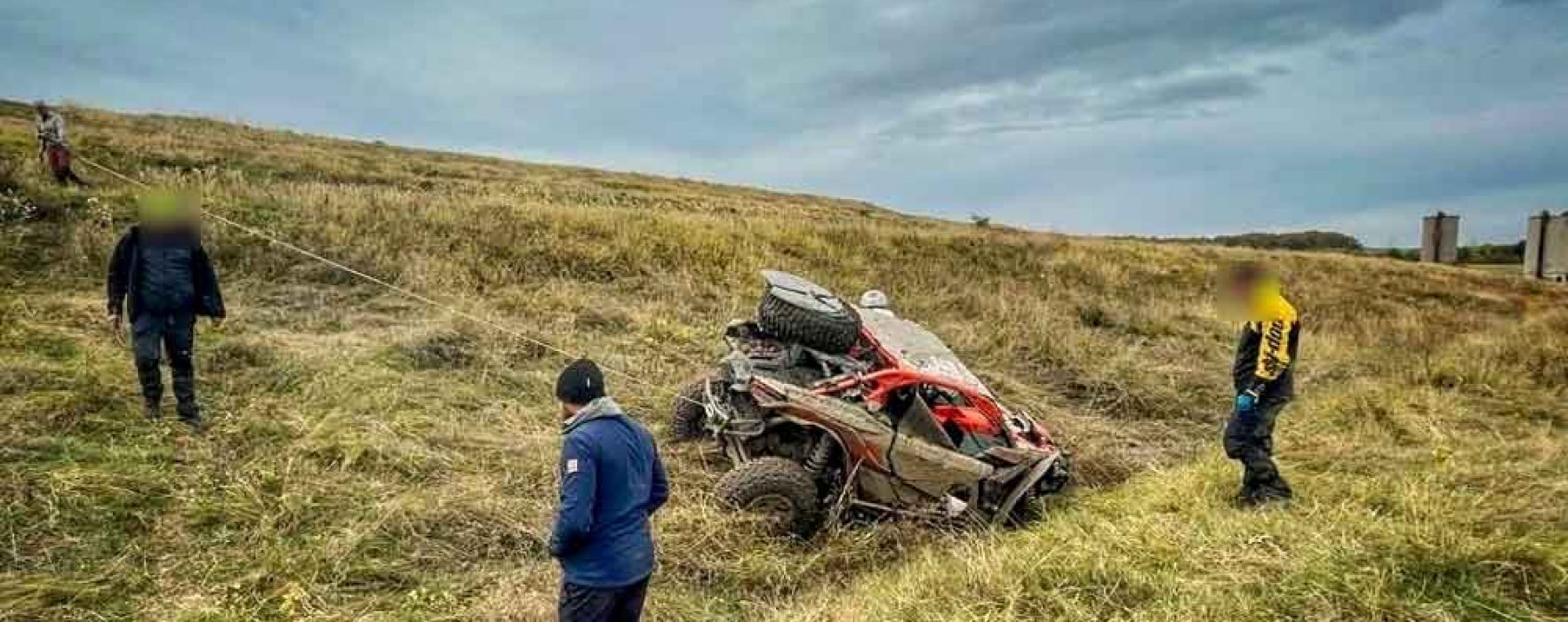 Dâmboviţa: Accident la un concurs de off-road, un pilot s-a răsturnat cu maşina