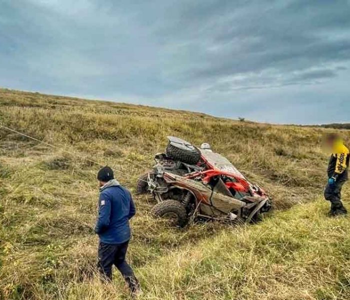 Dâmboviţa: Accident la un concurs de off-road, un pilot s-a răsturnat cu maşina