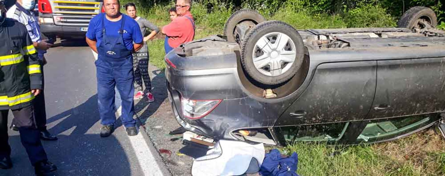 Dâmboviţa: Accident la Priseaca, maşină răsturnată în afara drumului