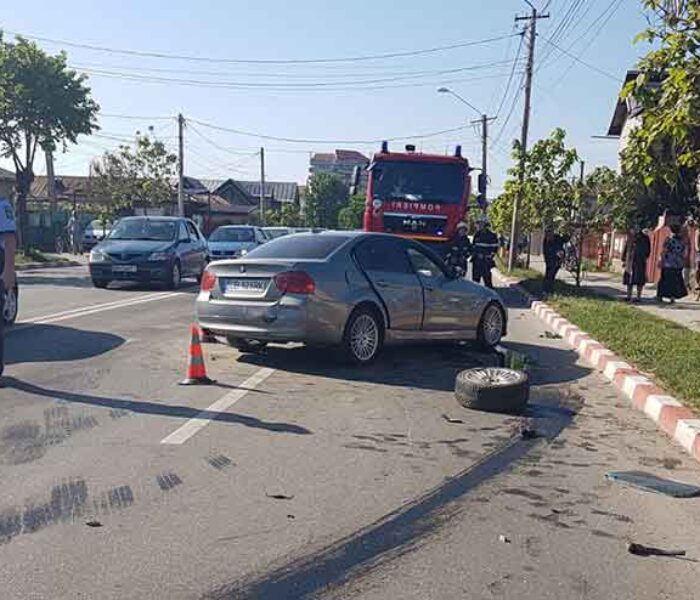 Dâmboviţa: Patru maşini implicate într-un accident; trei persoane rănite