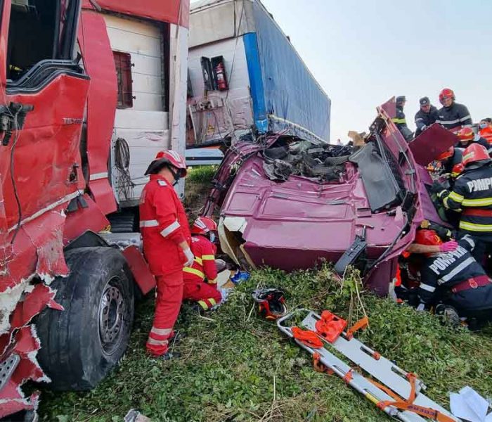 Dâmboviţa: Accident pe DN72 în care sunt implicate două TIR-uri şi un autoturism