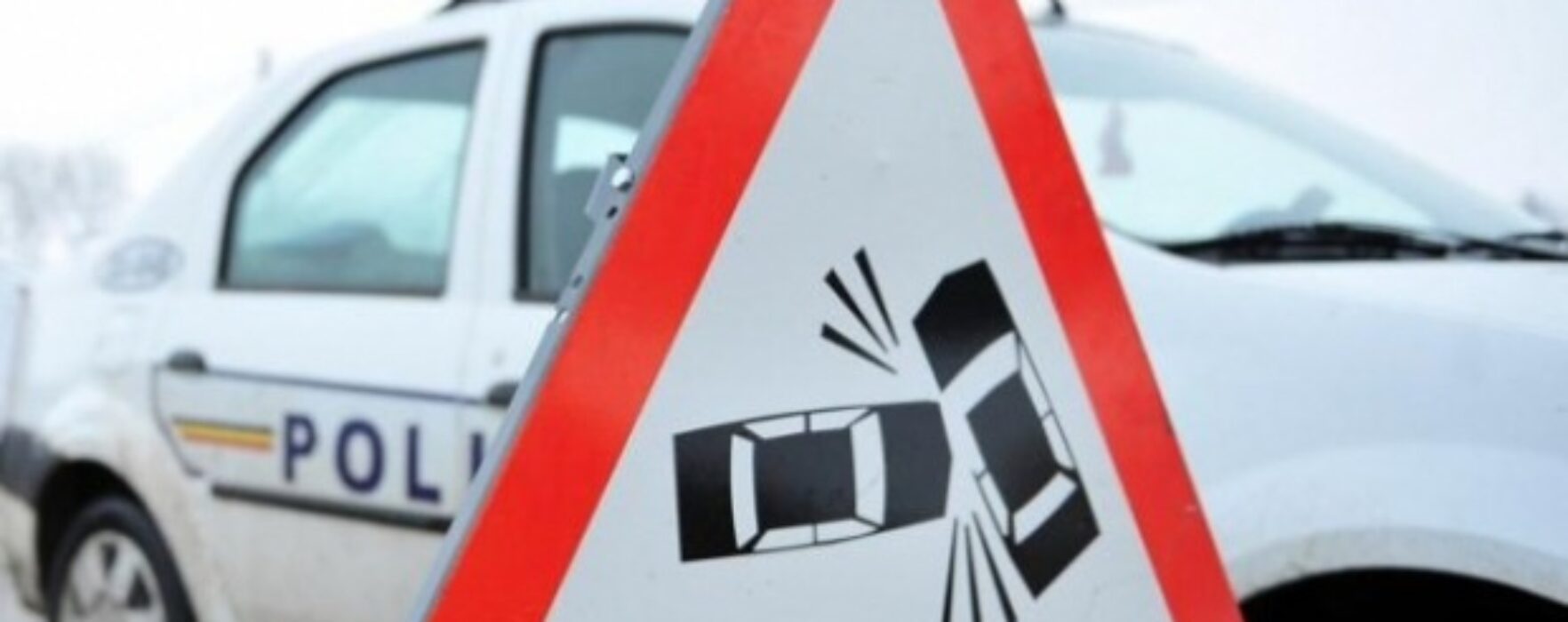 Dâmboviţa: Accident cu doi răniţi produs din cauza denivelărilor din asfalt pe DJ 711A