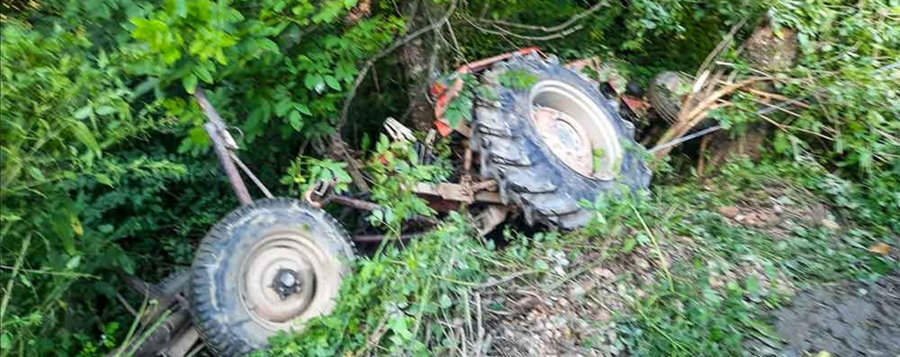 Dâmboviţa: Bărbat mort, după ce s-a răsturnat cu tractorul