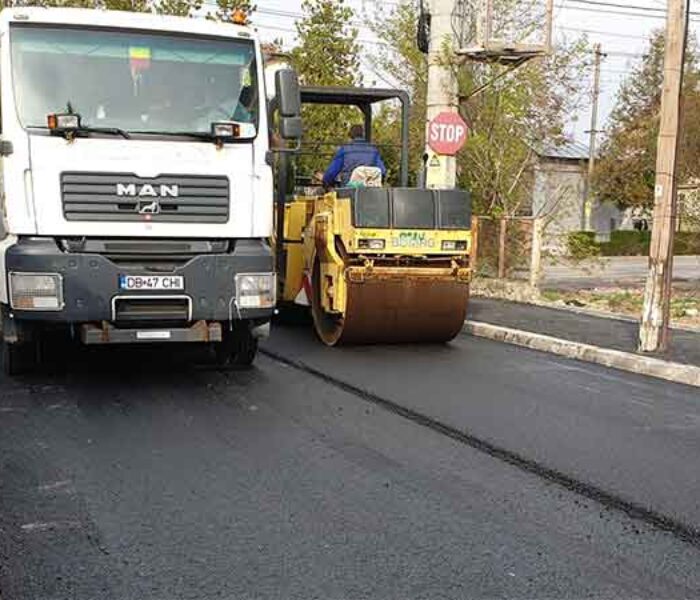 Târgovişte: Se toarnă stratul doi de asfalt pe str. Tudorică Popescu