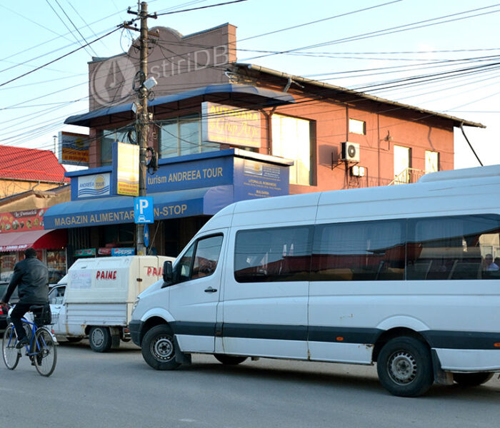 Firme care transportă angajaţi, amendate pentru că nu respectă regulile de prevenţie a răspânirii COVID-19