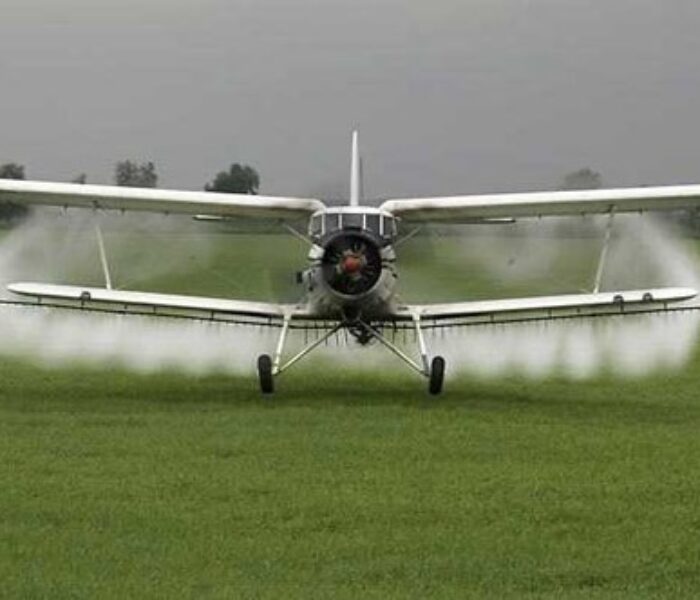 Aviotratamente pentru combaterea insectelor, la Titu, pe 25 mai