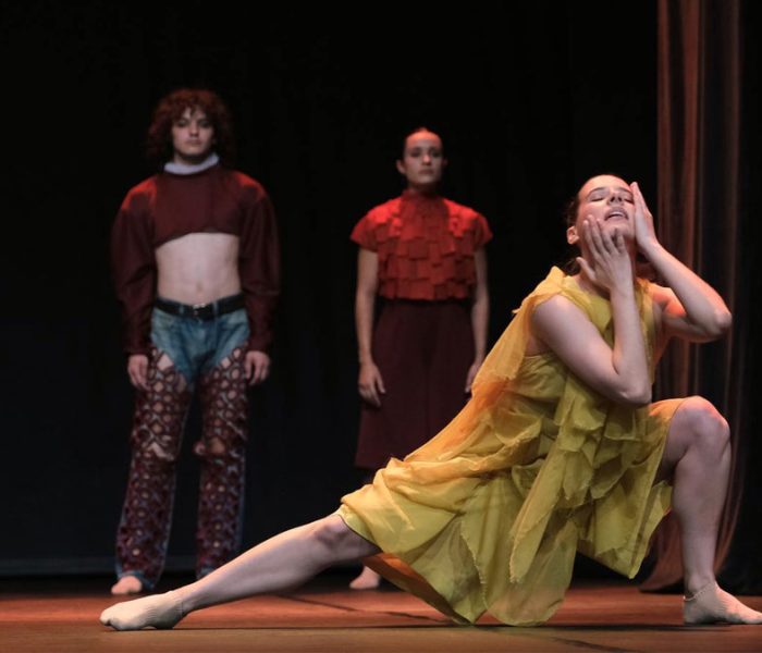 #babel Ziua 8: Între vulnerabilitate, spectacol stradal și ritual scenic