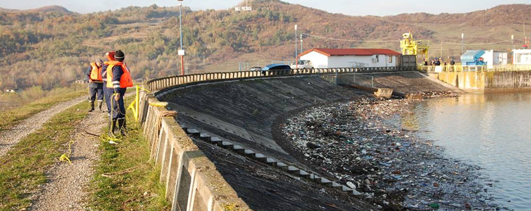 Ministrul Deneş: Decolmatarea lacului de acumulare de la Pucioasa, soluţia pentru problema alimentării cu apă din zonă