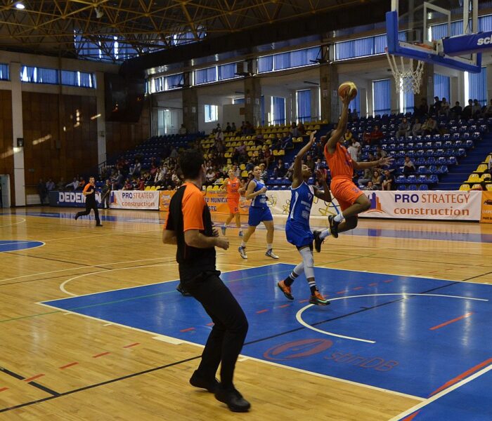 Baschet feminin: CSM Târgovişte învinge clar CSU Oradea