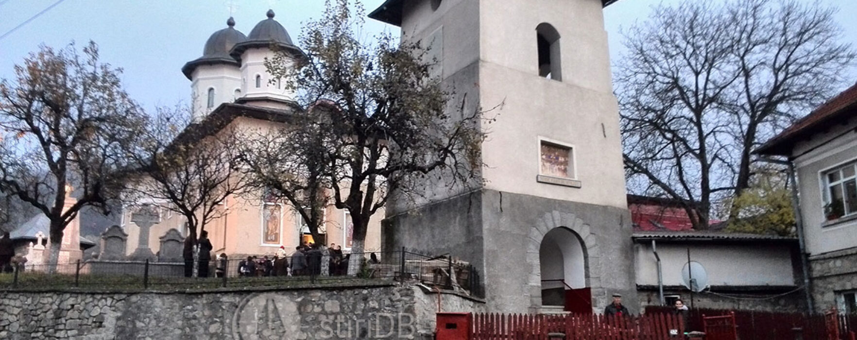 Biserica din Pietroşiţa, deschisă spre slujire, după incendiul de acum câţiva ani