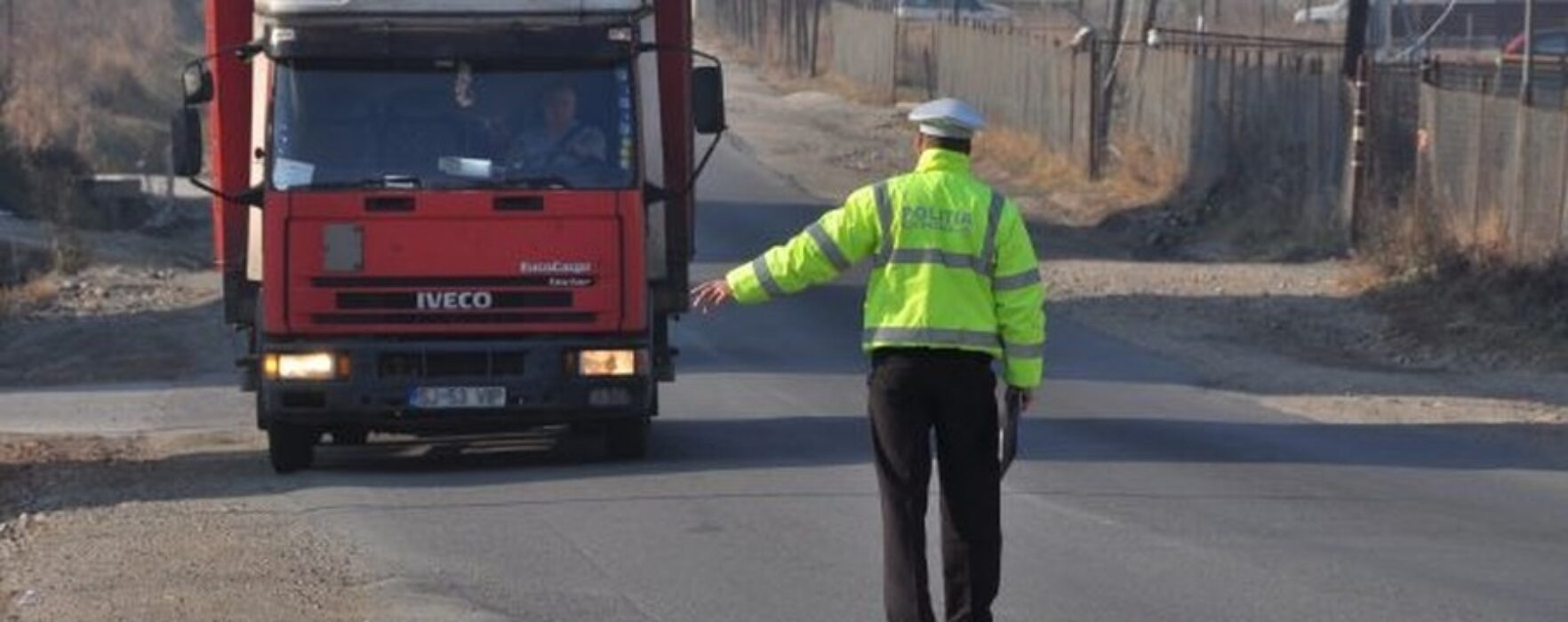 Dâmboviţa: Prinşi în trafic cu traverse metalice furate de la hale dezafectate