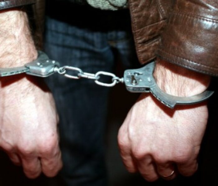 Dâmboviţa: Doi bărbaţi arestaţi preventiv pentru violarea unei femei de 25 de ani