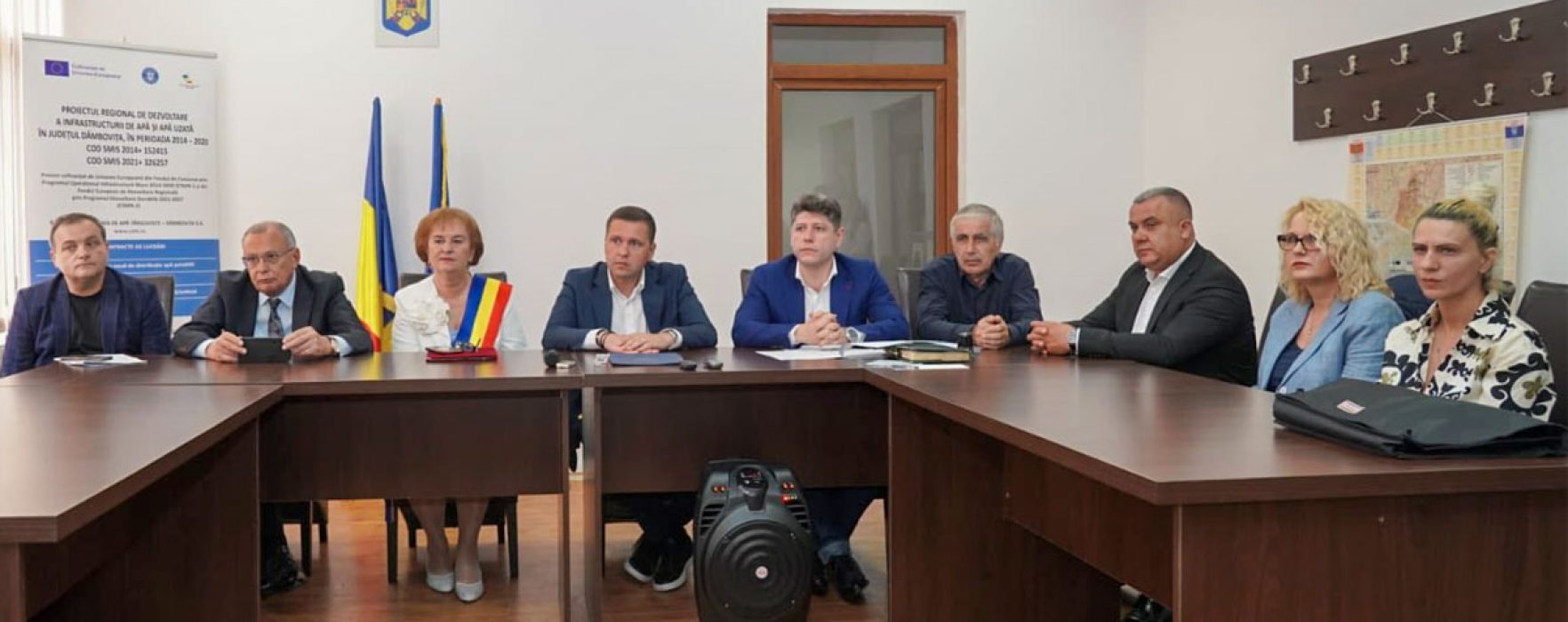 Dâmboviţa: A fost semnat contractul de execuţie pentru apă-canal în Nucet, Perşinari, Văcăreşti, Ludeşti şi Lucieni