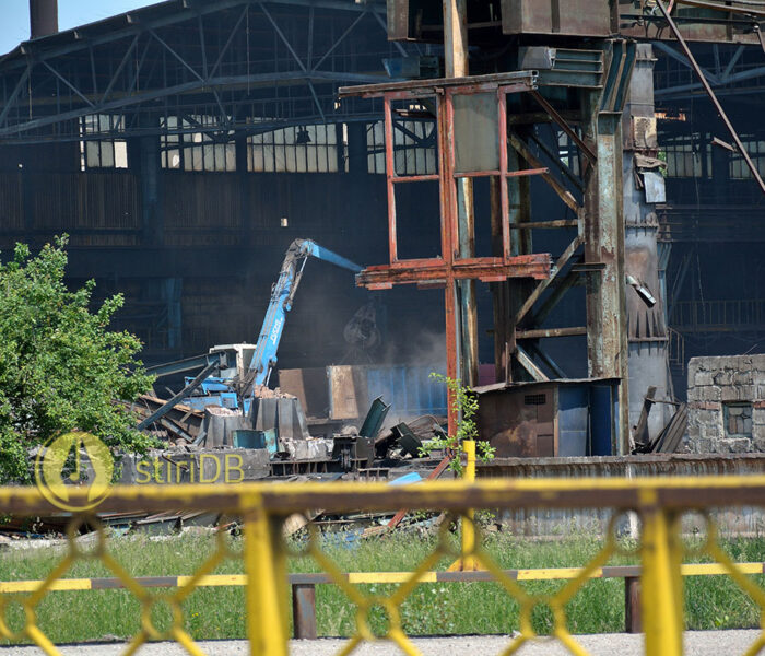 Sindicaliştii de la COS Târgovişte anunţă proteste, nemulţumiţi că se continuă demolarea combinatului