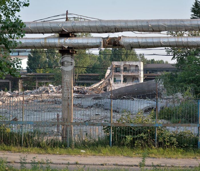 COS Târgovişte a demolat două coşuri industriale, prin implozie