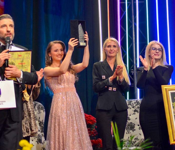 Târgovişte: Trofeul Festivalul Crizantema de Aur 2023 câştigat de Veronica Roşca din Chişinău