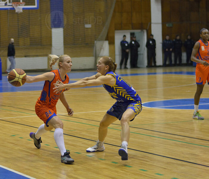 Baschet feminin: CSM Târgovişte învinge clar ICIM Arad în primul meci al semifinalei (foto)