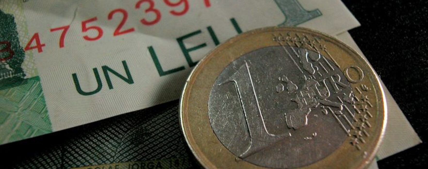 Moneda națională s-a depreciat, luni, față de euro, până la 4,49 lei/euro