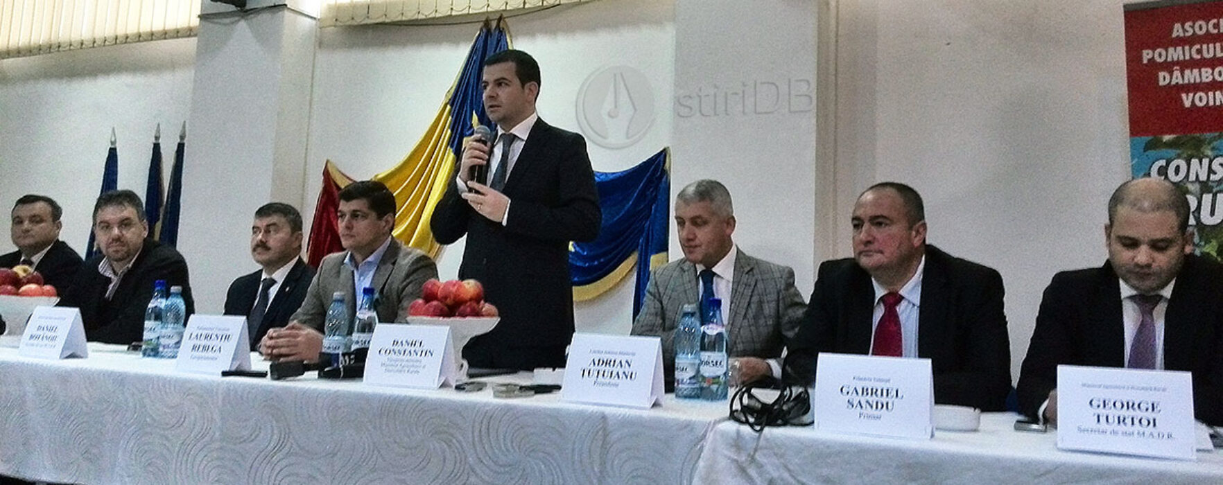 Ministrul Agriculturii, întâlnire cu agricultori din Voineşti şi Titu