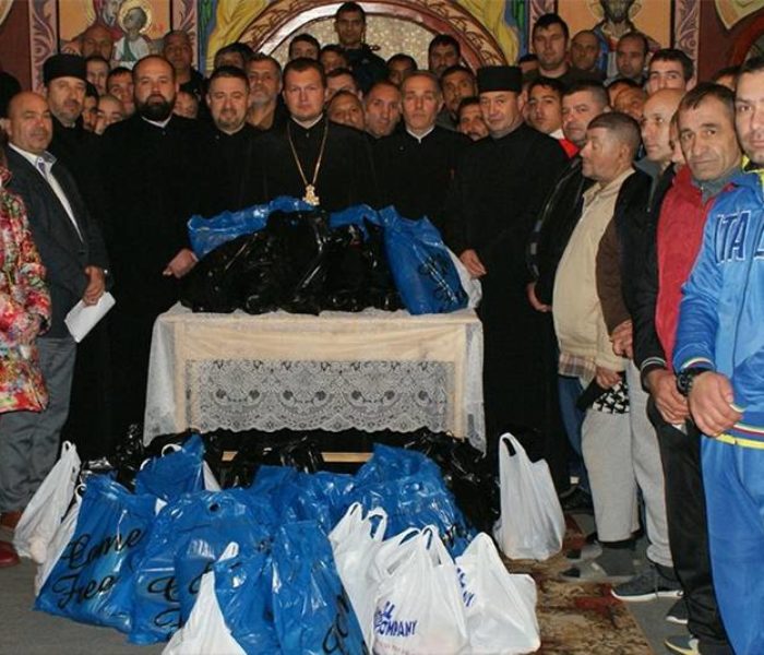 Arhiepiscopia Târgovişte: Pachete cu alimente distribuite deţinuţilor de la Penitenciarul Găeşti