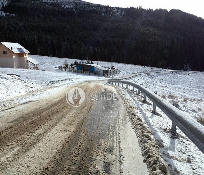 Dâmboviţa: Risc de avalanşe în zona Dichiu, DJ 713 rămâne închis