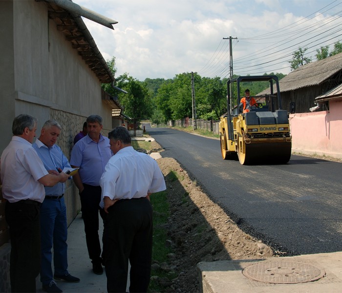 Brăneşti: Asfaltare drumuri locale prin asociere consiliul local-consiliul judeţean