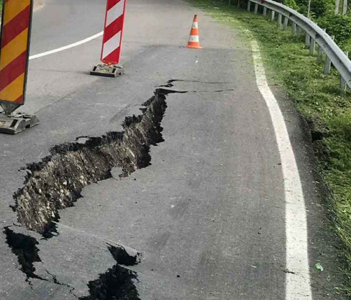 Carosabil surpat pe DN 71 Târgovişte-Sinaia, zona Moţăieni; se circulă alternativ pe un fir de mers