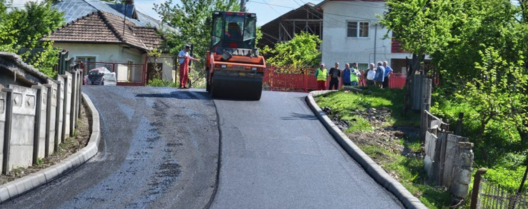 Pucioasa: Lucrări de asfaltare pe mai multe străzi din localitate