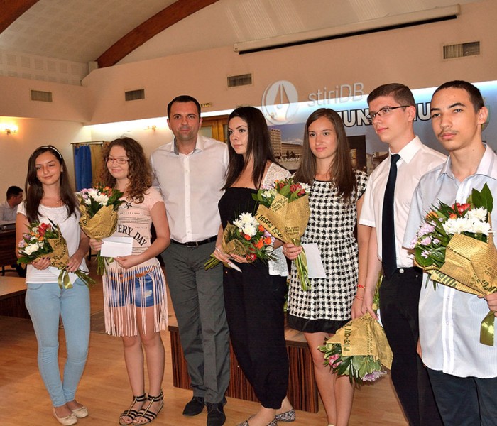 Elevii de 10, premiaţi de Consiliul Local Târgovişte