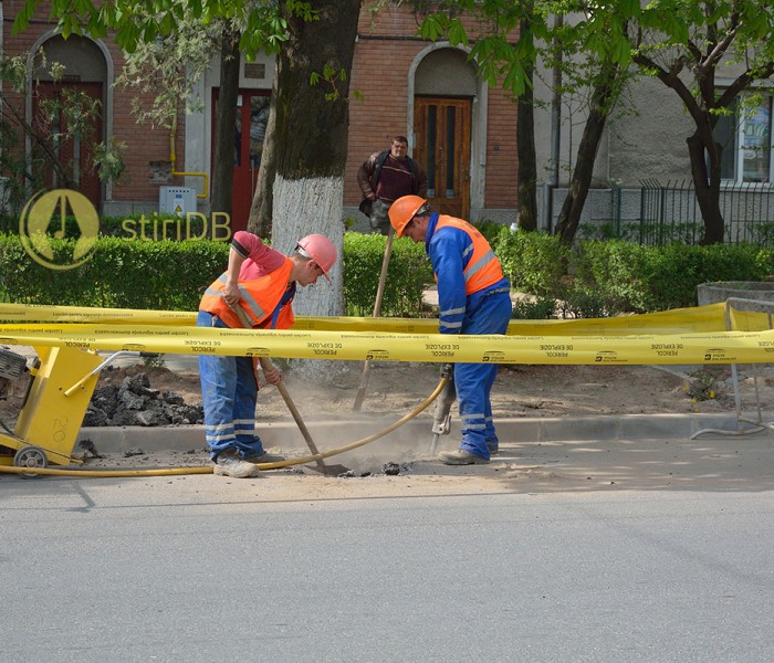 Poliţia Locală Târgovişte: Spargerea asfaltului de Distrigaz fără aprobare constituie infracţiune