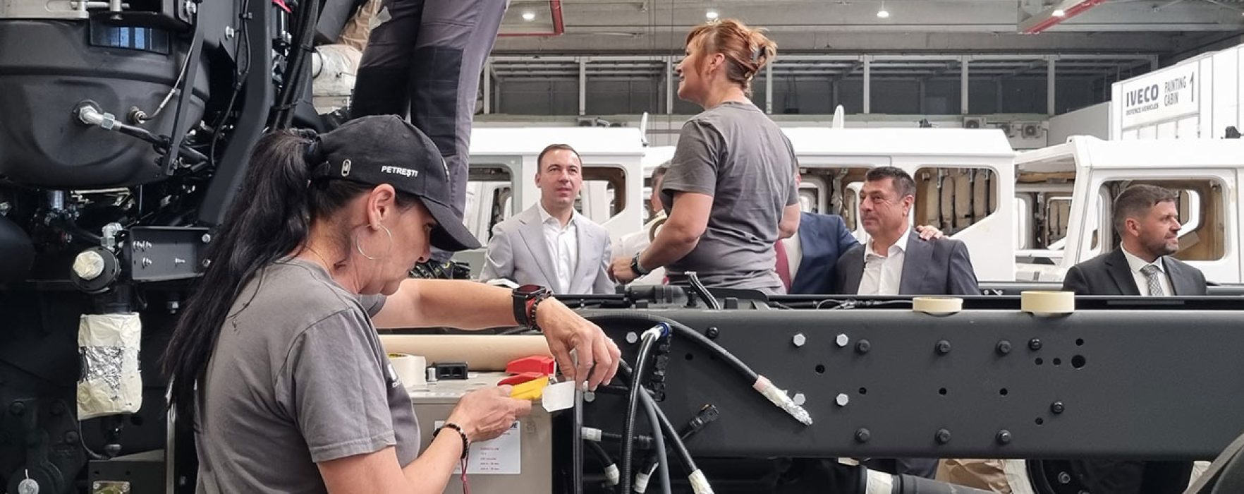 Ministrul Economiei, Bogdan-Gruia Ivan, în Dâmboviţa: Porneşte industria de apărare, greu, dar porneşte